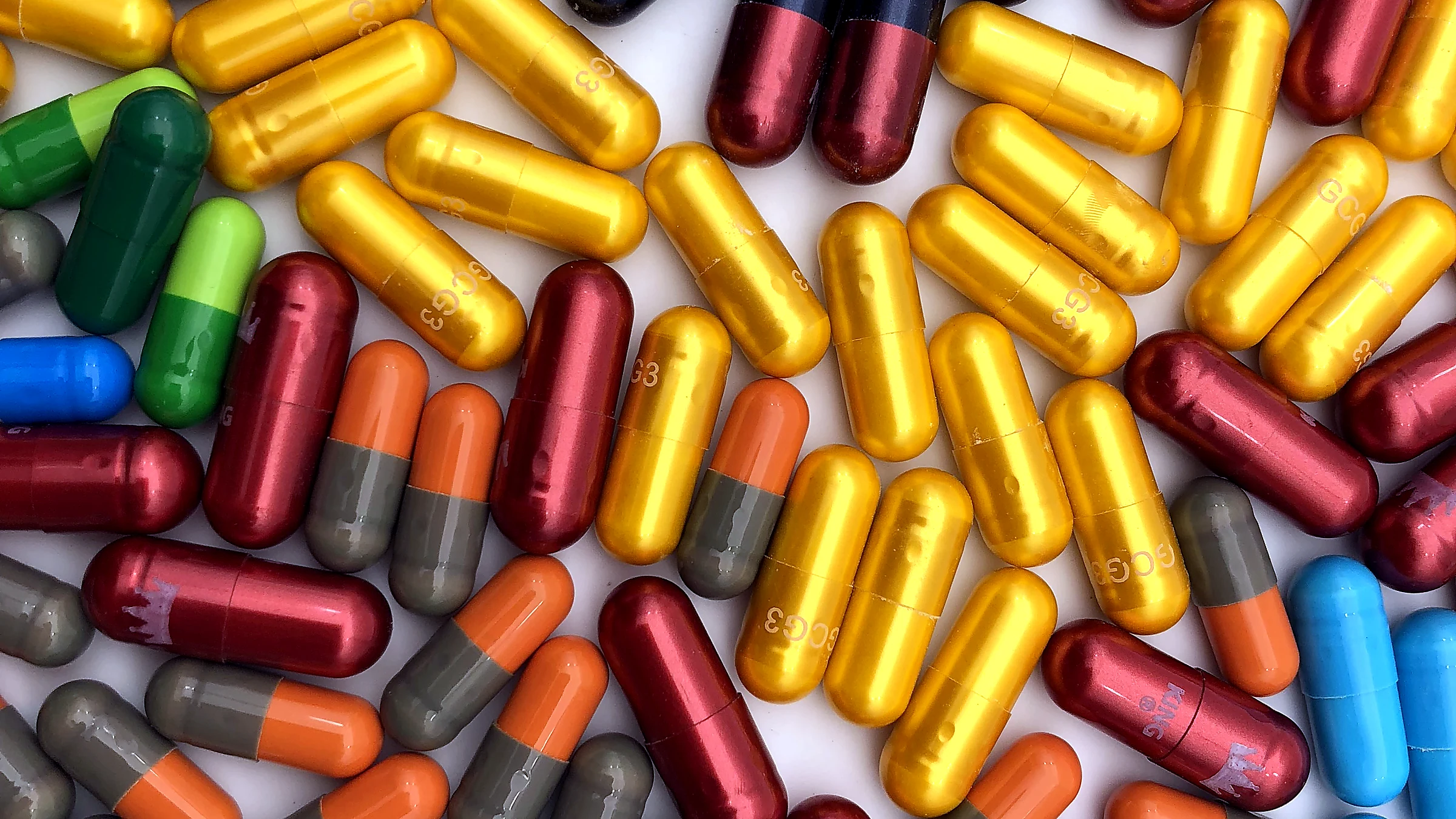 Custom colored hard capsules